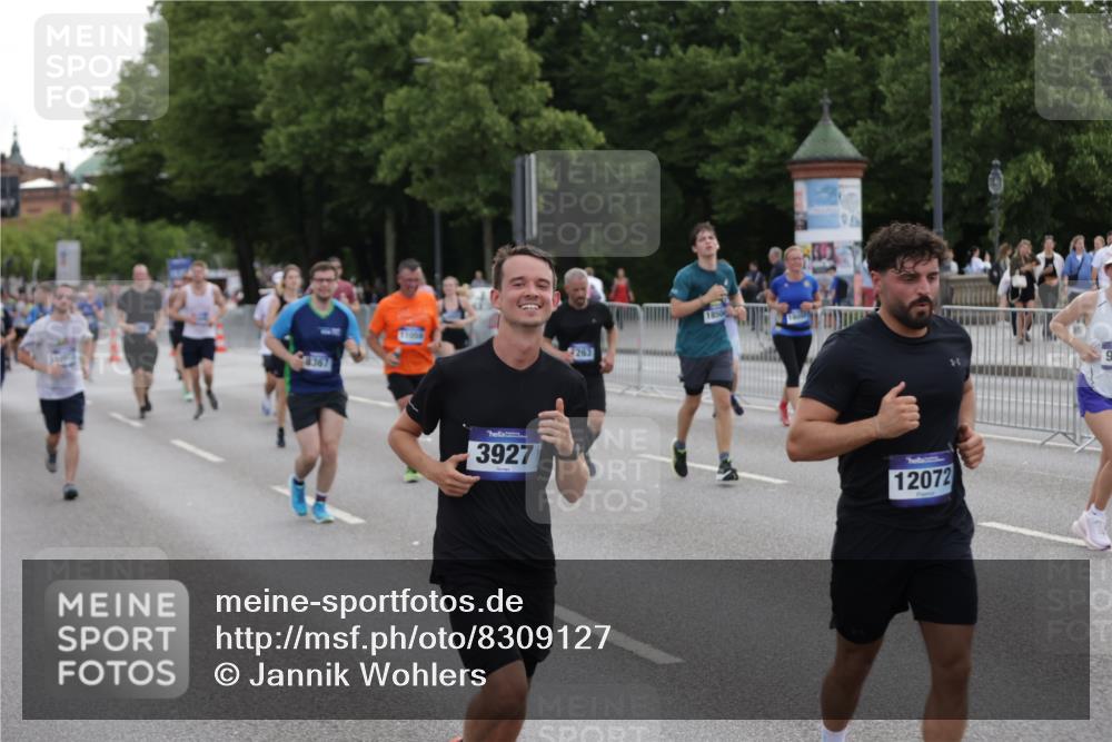 29.06.2025 - hella hamburg halbmarathon Jannik Wohlers http://msf.ph/oto/8309127 29.06.2025 10:38:23 Lombardsbrücke 56, 1232, 1390, 1451, 2576, 2660, 2693, 3307, 3323, 3726, 3927, 4028, 4257, 4259, 4260, 4316, 4320, 4964, 5913, 6695, 6696, 6875, 7148, 7263, 7849, 8367, 8583, 8747, 9004, 9455, 9708, 10554, 10604, 11059, 11635, 11697, 12028, 12072, 12075, 12722, 14557, 14558, 15755, 16181, 16346, 17250, 17333, 18050, 18471, 18504 meine-sportfotos.de