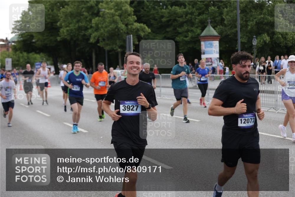 29.06.2025 - hella hamburg halbmarathon Jannik Wohlers http://msf.ph/oto/8309171 29.06.2025 10:38:23 Lombardsbrücke 56, 1232, 1390, 1451, 2576, 2660, 2693, 3307, 3323, 3726, 3927, 4028, 4257, 4259, 4260, 4316, 4320, 4964, 5913, 6695, 6696, 6875, 7148, 7263, 7849, 8367, 8583, 8747, 9004, 9455, 9708, 10554, 10604, 11059, 11635, 11697, 12028, 12072, 12075, 12722, 14557, 14558, 15755, 16181, 16346, 17250, 17333, 18050, 18471, 18504 meine-sportfotos.de