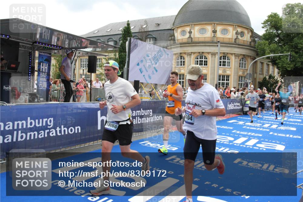 29.06.2025 - hella hamburg halbmarathon Michael Strokosch http://msf.ph/oto/8309172 29.06.2025 10:58:20 Ziel 1595, 4592, 4708, 6104, 6147, 9230, 9485, 11645, 14631, 15434, 18068 meine-sportfotos.de