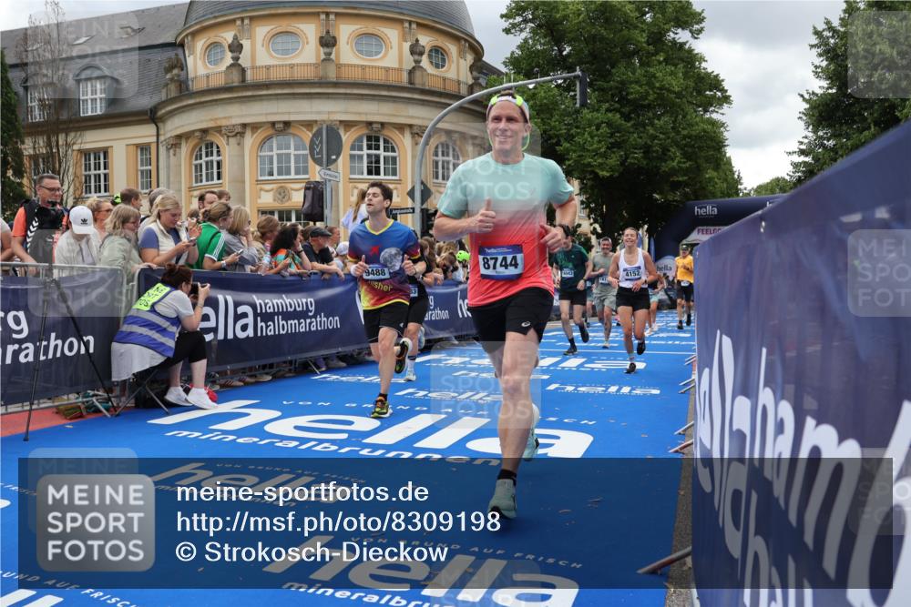 29.06.2025 - hella hamburg halbmarathon Strokosch-Dieckow http://msf.ph/oto/8309198 29.06.2025 10:56:42 Ziel 2378, 3836, 4152, 6416, 6759, 7037, 7646, 8311, 8744, 8825, 8996, 9488, 11083, 11870, 12509, 13816, 14369, 14461, 15134, 15145, 15431, 15712, 16008, 16009, 16043, 16121, 17133, 17259, 18340, 18634, 18899 meine-sportfotos.de