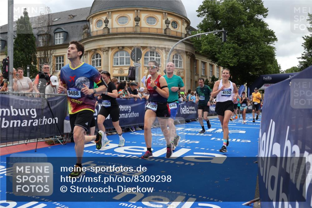 29.06.2025 - hella hamburg halbmarathon Strokosch-Dieckow http://msf.ph/oto/8309298 29.06.2025 10:56:43 Ziel 2378, 3836, 4152, 6416, 6759, 7037, 7646, 8311, 8744, 8825, 8996, 9488, 11083, 11870, 13816, 14369, 14461, 15134, 15145, 15431, 15712, 16008, 16009, 16043, 16121, 16679, 17133, 17259, 18340, 18634, 18899 meine-sportfotos.de