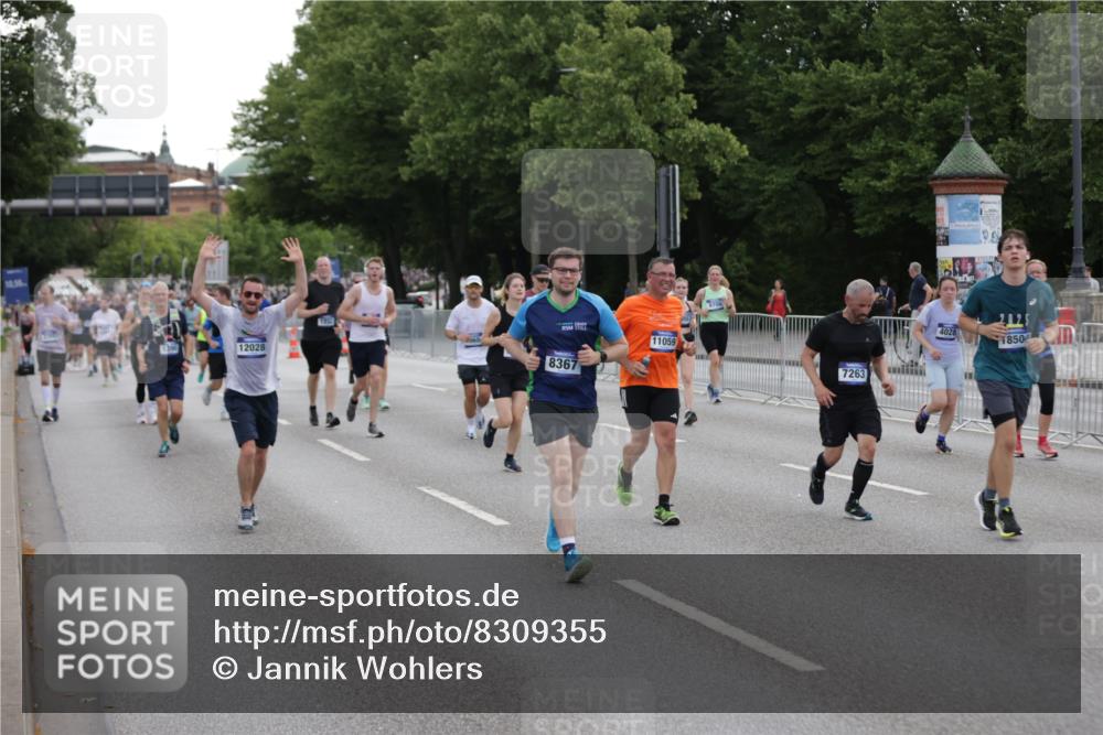 29.06.2025 - hella hamburg halbmarathon Jannik Wohlers http://msf.ph/oto/8309355 29.06.2025 10:38:24 Lombardsbrücke 56, 1232, 1390, 1451, 2524, 2576, 2660, 2693, 3307, 3323, 3726, 3927, 4028, 4257, 4259, 4260, 4316, 4320, 4964, 5913, 6695, 6696, 6875, 7263, 7849, 8367, 8583, 8747, 8783, 9455, 9708, 10554, 10604, 11059, 11635, 11697, 12028, 12072, 12075, 12722, 14557, 14558, 15755, 16181, 16346, 17333, 18050, 18504 meine-sportfotos.de