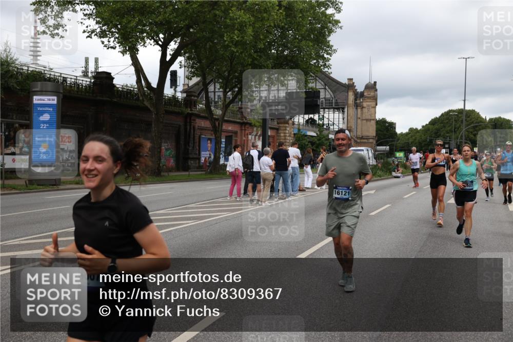 29.06.2025 - hella hamburg halbmarathon Yannick Fuchs http://msf.ph/oto/8309367 29.06.2025 10:50:32 20KM 1583, 1955, 2083, 2741, 3413, 3836, 4152, 5418, 5492, 5570, 6399, 6416, 6835, 7037, 7547, 7716, 8393, 8542, 8652, 8669, 8968, 8996, 9246, 9488, 9727, 9884, 9903, 9907, 9934, 10084, 10093, 10665, 11083, 11212, 12348, 12440, 12523, 12590, 12712, 13394, 13666, 13691, 13750, 14139, 14408, 14588, 14678, 14867, 15097, 15407, 15431, 15695, 16121, 16620, 16634, 16679, 17268, 17660, 17993, 18208, 18652, 18719, 18867, 18899, 19091 meine-sportfotos.de