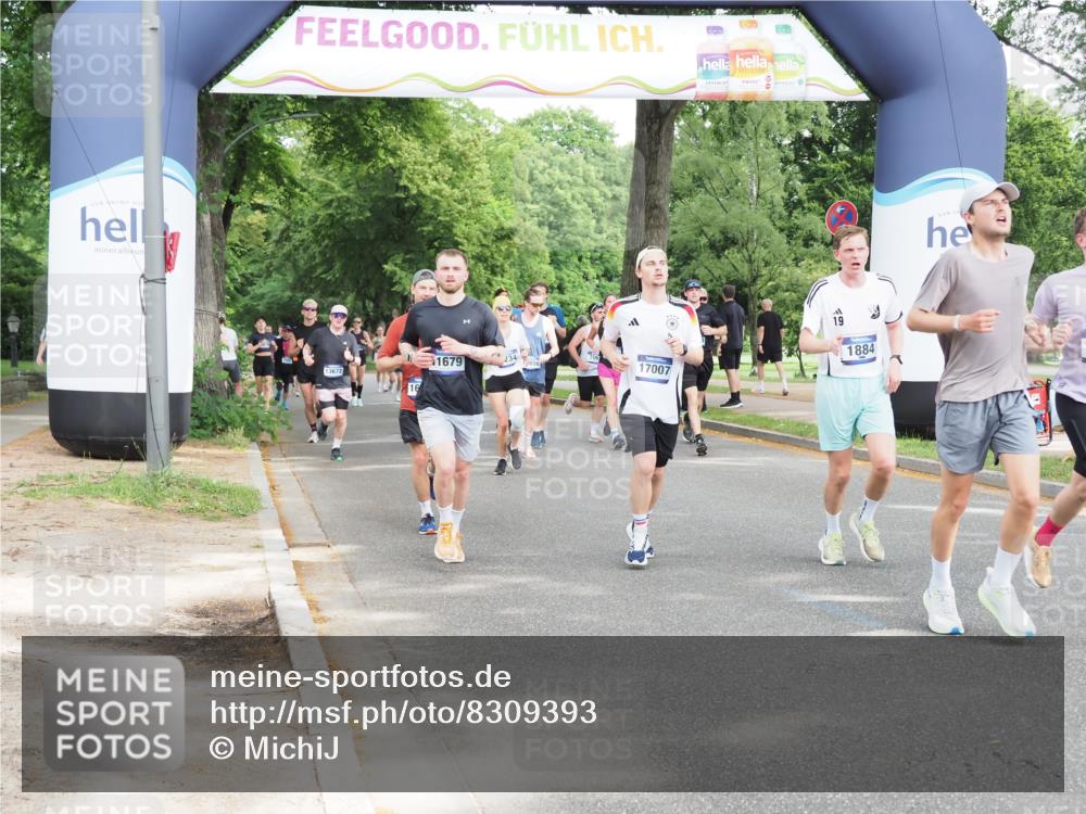 29.06.2025 - hella hamburg halbmarathon MichiJ http://msf.ph/oto/8309393 29.06.2025 10:35:53 Zwischen KM18-KM19 1460, 1884, 2708, 2839, 2953, 4324, 4553, 8234, 8927, 9348, 10000, 11211, 12549, 13183, 14797, 15784, 16592, 17007, 17172, 17915, 18430, 18887 meine-sportfotos.de