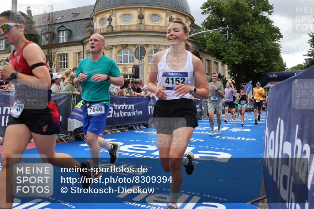 29.06.2025 - hella hamburg halbmarathon Strokosch-Dieckow http://msf.ph/oto/8309394 29.06.2025 10:56:43 Ziel 2378, 3836, 4152, 6416, 6759, 7037, 7646, 8311, 8744, 8825, 8996, 9488, 11083, 11870, 13816, 14369, 14461, 15134, 15145, 15431, 15712, 16008, 16009, 16043, 16121, 16679, 17133, 17259, 18340, 18634, 18899 meine-sportfotos.de