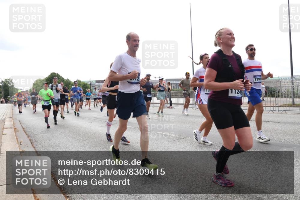 29.06.2025 - hella hamburg halbmarathon Lena Gebhardt http://msf.ph/oto/8309415 29.06.2025 10:37:14 Lombardsbrücke 2104, 2031, 4733, 7707, 135, 11246, 13971, 1022, 1118, 1253, 1276, 1337, 1339, 1488, 1490, 1597, 1819, 1952, 1954, 2016, 2031, 2072, 2104, 2272, 2480, 2486, 2552, 2640, 3127, 3165, 3714, 3873, 3895, 4097, 4347, 4733, 4762, 4996, 5146, 5171, 5186, 5224, 5538, 5560, 5640, 5786, 5789, 5790, 5940, 6172, 6359, 6584, 6804, 6821, 6955, 7085, 7202, 7235, 7544, 7707, 7773, 7777, 7823, 8007, 8257, 8258, 8315, 8499, 8758, 8811, 8843, 8936, 8937, 9054, 9055, 9295, 9524 meine-sportfotos.de