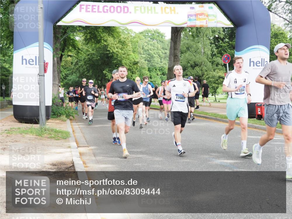 29.06.2025 - hella hamburg halbmarathon MichiJ http://msf.ph/oto/8309444 29.06.2025 10:35:54 Zwischen KM18-KM19 1460, 1884, 2708, 2839, 2953, 4324, 4553, 8234, 8927, 9348, 10000, 11211, 11679, 12549, 13183, 14797, 15784, 16149, 16592, 17007, 17172, 17915, 18430, 18856, 18887 meine-sportfotos.de