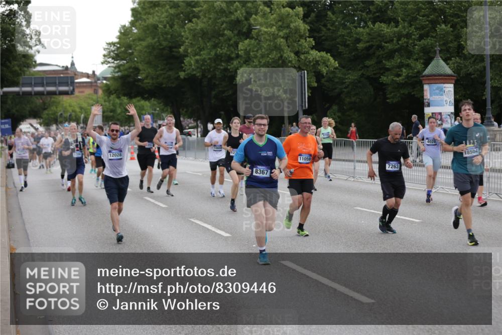 29.06.2025 - hella hamburg halbmarathon Jannik Wohlers http://msf.ph/oto/8309446 29.06.2025 10:38:24 Lombardsbrücke 56, 1232, 1390, 1451, 2524, 2576, 2660, 2693, 3307, 3323, 3726, 3927, 4028, 4257, 4259, 4260, 4316, 4320, 4964, 5913, 6695, 6696, 6875, 7263, 7849, 8367, 8583, 8747, 8783, 9455, 9708, 10554, 10604, 11059, 11635, 11697, 12028, 12072, 12075, 12722, 14557, 14558, 15755, 16181, 16346, 17333, 18050, 18504 meine-sportfotos.de