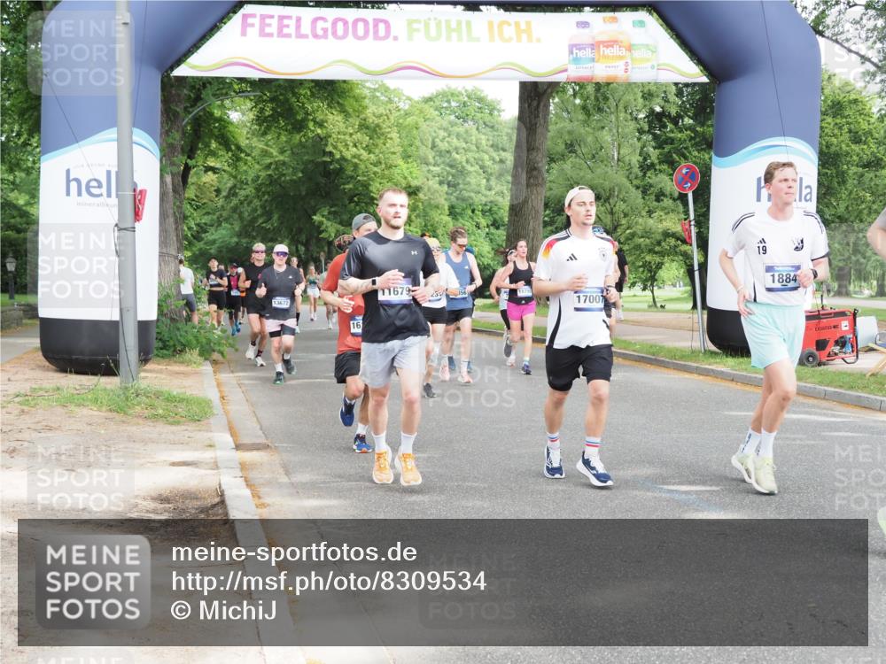 29.06.2025 - hella hamburg halbmarathon MichiJ http://msf.ph/oto/8309534 29.06.2025 10:35:54 Zwischen KM18-KM19 1460, 1884, 2708, 2839, 2953, 4324, 4553, 8234, 8927, 9348, 10000, 11211, 11679, 12549, 13183, 14797, 15784, 16149, 16592, 17007, 17172, 17915, 18430, 18856, 18887 meine-sportfotos.de
