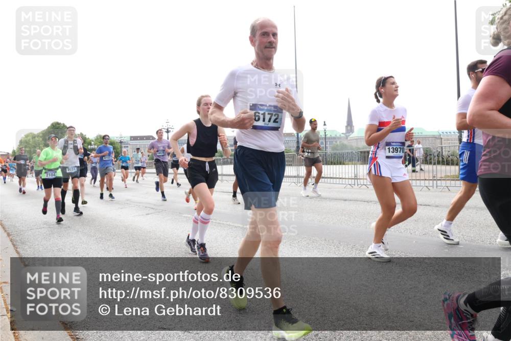 29.06.2025 - hella hamburg halbmarathon Lena Gebhardt http://msf.ph/oto/8309536 29.06.2025 10:37:14 Lombardsbrücke 2104, 2031, 4733, 18578, 6172, 13970, 1022, 1118, 1253, 1276, 1337, 1339, 1488, 1490, 1597, 1819, 1952, 1954, 2016, 2031, 2072, 2104, 2272, 2480, 2486, 2552, 2640, 3127, 3165, 3714, 3873, 3895, 4097, 4347, 4733, 4762, 4996, 5146, 5171, 5186, 5224, 5538, 5560, 5640, 5786, 5789, 5790, 5940, 6172, 6359, 6584, 6804, 6821, 6955, 7085, 7202, 7235, 7544, 7707, 7773, 7777, 7823, 8007, 8257, 8258, 8315, 8499, 8758, 8811, 8843, 8936, 8937, 9054, 9055, 9295, 9524 meine-sportfotos.de