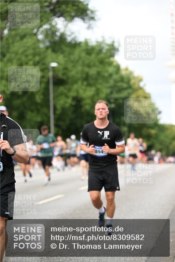 29.06.2025 - hella hamburg halbmarathon Dr. Thomas Lammeyer http://msf.ph/oto/8309582 29.06.2025 10:38:23 Kennedybrücke 1025, 1705, 1764, 1787, 2038, 2276, 2464, 2496, 2510, 2511, 2933, 3145, 3829, 4445, 4479, 4540, 4824, 4942, 5096, 5566, 5569, 5691, 6034, 6109, 6574, 6718, 6727, 7324, 7329, 7565, 7644, 8202, 8277, 8282, 9094, 9514, 9875, 10007, 10071, 10561, 10564, 11122, 11338, 11432 meine-sportfotos.de