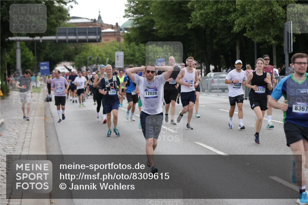 29.06.2025 - hella hamburg halbmarathon Jannik Wohlers http://msf.ph/oto/8309615 29.06.2025 10:38:25 Lombardsbrücke 56, 1232, 1390, 1451, 2524, 2534, 2693, 3307, 3323, 3726, 3927, 4028, 4257, 4259, 4260, 4316, 4320, 4964, 5913, 6695, 6696, 6875, 7263, 7849, 8367, 8583, 8747, 8783, 9455, 9708, 10554, 10604, 11059, 11635, 11697, 12028, 12072, 12075, 12722, 14557, 14558, 15755, 16181, 16346, 16388, 17333, 18050, 18504 meine-sportfotos.de