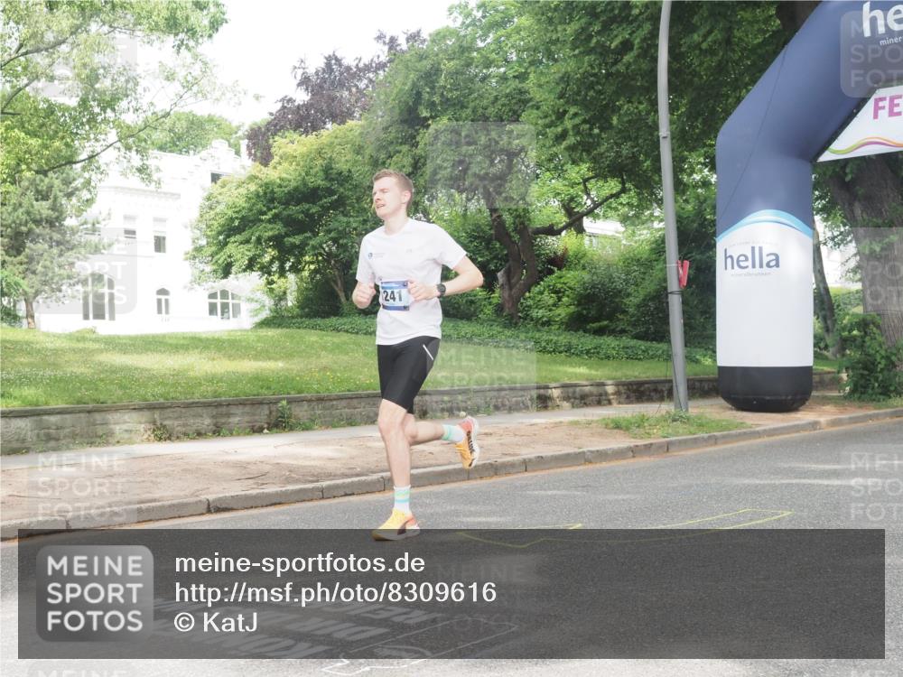 29.06.2025 - hella hamburg halbmarathon KatJ http://msf.ph/oto/8309616 29.06.2025 10:15:04 Zwischen KM18-KM19 1241 meine-sportfotos.de