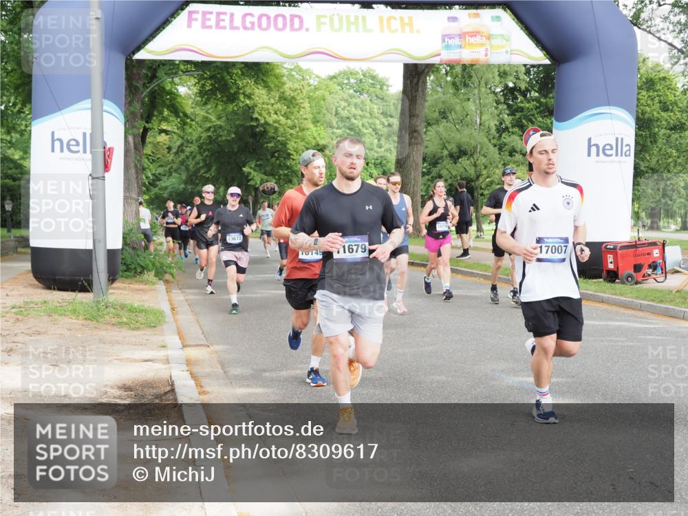 29.06.2025 - hella hamburg halbmarathon MichiJ http://msf.ph/oto/8309617 29.06.2025 10:35:54 Zwischen KM18-KM19 1460, 1884, 2708, 2839, 2953, 4324, 4553, 8234, 8927, 9348, 10000, 11211, 11679, 12549, 13183, 14797, 15784, 16149, 16592, 17007, 17172, 17915, 18430, 18856, 18887 meine-sportfotos.de