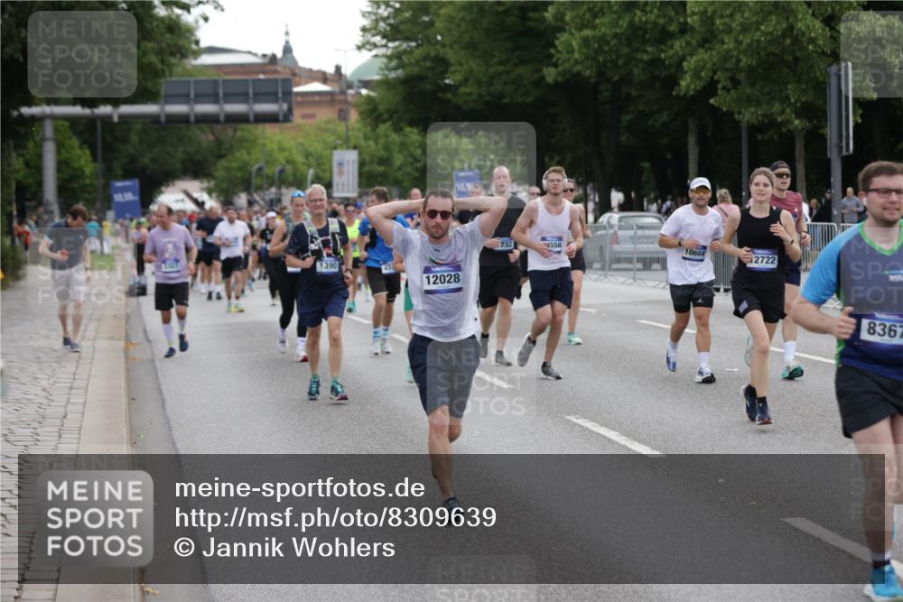 29.06.2025 - hella hamburg halbmarathon Jannik Wohlers http://msf.ph/oto/8309639 29.06.2025 10:38:25 Lombardsbrücke 56, 1232, 1390, 1451, 2524, 2534, 2693, 3307, 3323, 3726, 3927, 4028, 4257, 4259, 4260, 4316, 4320, 4964, 5913, 6695, 6696, 6875, 7263, 7849, 8367, 8583, 8747, 8783, 9455, 9708, 10554, 10604, 11059, 11635, 11697, 12028, 12072, 12075, 12722, 14557, 14558, 15755, 16181, 16346, 16388, 17333, 18050, 18504 meine-sportfotos.de