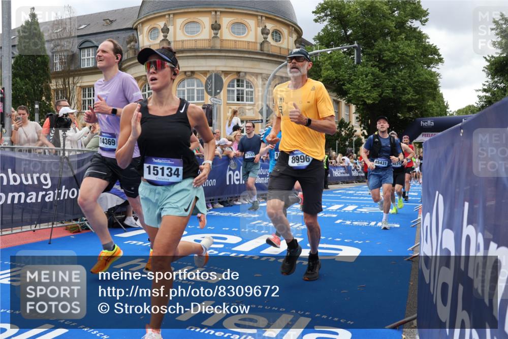 29.06.2025 - hella hamburg halbmarathon Strokosch-Dieckow http://msf.ph/oto/8309672 29.06.2025 10:56:46 Ziel 1955, 2378, 2741, 3836, 4152, 5418, 6835, 7646, 7716, 8825, 8996, 9488, 11083, 11870, 13816, 14369, 14461, 15134, 15431, 15712, 16008, 16009, 16043, 16121, 16679, 17133, 18634 meine-sportfotos.de