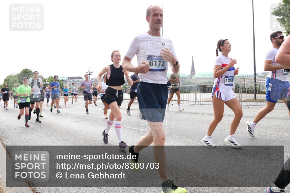 29.06.2025 - hella hamburg halbmarathon Lena Gebhardt http://msf.ph/oto/8309703 29.06.2025 10:37:14 Lombardsbrücke 2104, 203199, 4733, 18578, 6172, 1397, 1022, 1118, 1253, 1276, 1337, 1339, 1488, 1490, 1597, 1819, 1952, 1954, 2016, 2031, 2072, 2104, 2272, 2480, 2486, 2552, 2640, 3127, 3165, 3714, 3873, 3895, 4097, 4347, 4733, 4762, 4996, 5146, 5171, 5186, 5224, 5538, 5560, 5640, 5786, 5789, 5790, 5940, 6172, 6359, 6584, 6804, 6821, 6955, 7085, 7202, 7235, 7544, 7707, 7773, 7777, 7823, 8007, 8257, 8258, 8315, 8499, 8758, 8811, 8843, 8936, 8937, 9054, 9055, 9295, 9524 meine-sportfotos.de