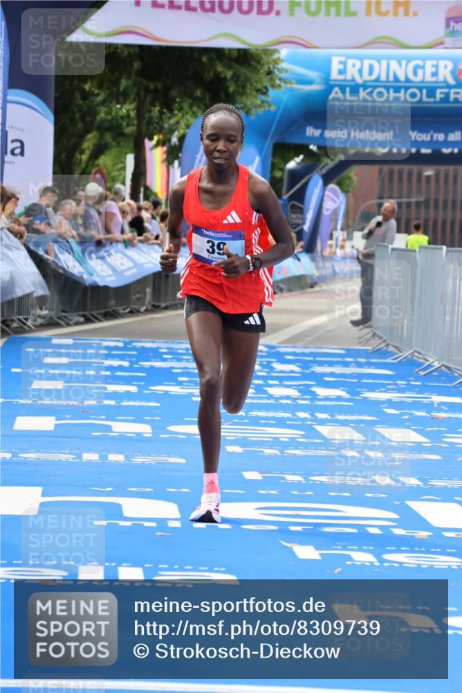 29.06.2025 - hella hamburg halbmarathon Strokosch-Dieckow http://msf.ph/oto/8309739 29.06.2025 10:12:21 Ziel 39, 47 meine-sportfotos.de