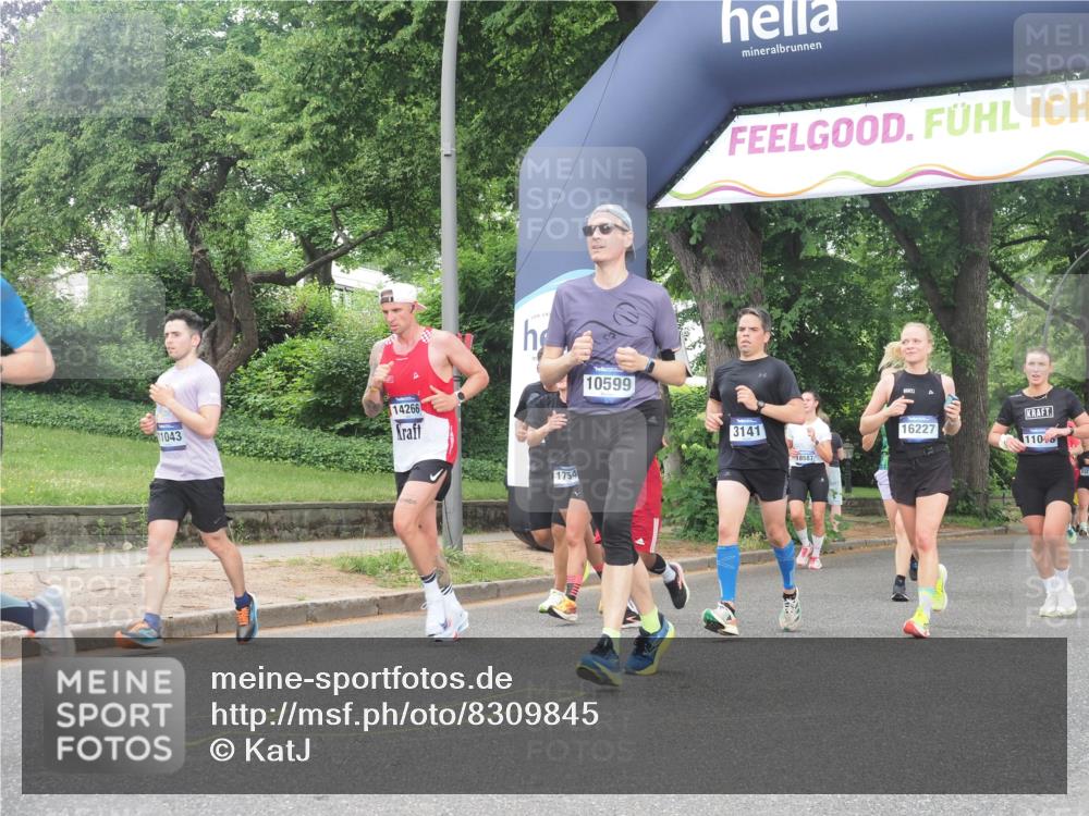 29.06.2025 - hella hamburg halbmarathon KatJ http://msf.ph/oto/8309845 29.06.2025 10:44:31 Zwischen KM18-KM19 1239, 1387, 2652, 2656, 3141, 4579, 6592 meine-sportfotos.de