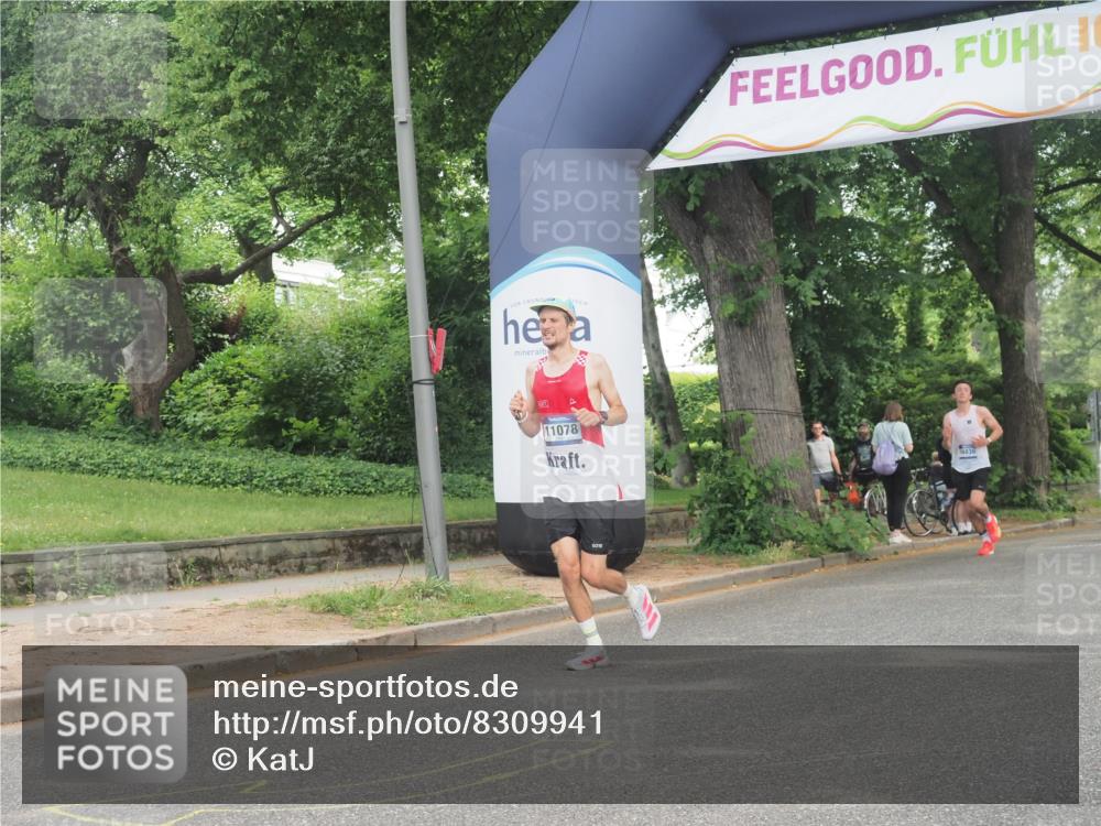 29.06.2025 - hella hamburg halbmarathon KatJ http://msf.ph/oto/8309941 29.06.2025 10:15:10 Zwischen KM18-KM19 1241 meine-sportfotos.de