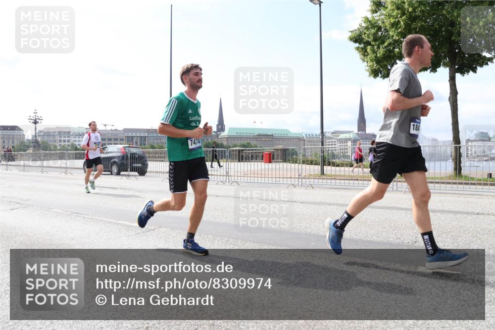 29.06.2025 - hella hamburg halbmarathon Lena Gebhardt http://msf.ph/oto/8309974 29.06.2025 10:12:13 Lombardsbrücke 7474, 1062, 1790, 1850, 2661, 2964, 3262, 3363, 3746, 4453, 4499, 5166, 5176, 5379, 5597, 5598, 6822, 6871, 6966, 7474, 9191, 9253, 9254, 9405, 9428, 9705, 10042, 10409, 10581, 10685, 11507, 11509, 11525, 11537, 11581, 11917, 12473, 13171, 13542, 13958, 14060, 14196, 14313, 14384, 14863, 14868, 15137, 16379, 16976, 17638, 17774, 18261, 18395, 18429, 18655 meine-sportfotos.de