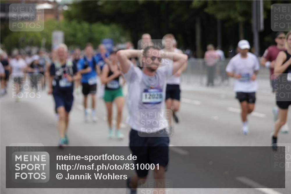 29.06.2025 - hella hamburg halbmarathon Jannik Wohlers http://msf.ph/oto/8310001 29.06.2025 10:38:26 Lombardsbrücke 56, 1232, 1390, 1451, 2524, 2534, 2693, 3307, 3323, 3726, 3927, 4028, 4257, 4259, 4260, 4316, 4320, 4964, 5913, 6875, 7263, 7849, 8367, 8583, 8747, 8783, 9455, 9708, 10554, 10604, 11059, 11635, 11697, 12028, 12072, 12075, 12722, 14557, 14558, 15755, 16181, 16346, 16388, 17333, 18050, 18504 meine-sportfotos.de