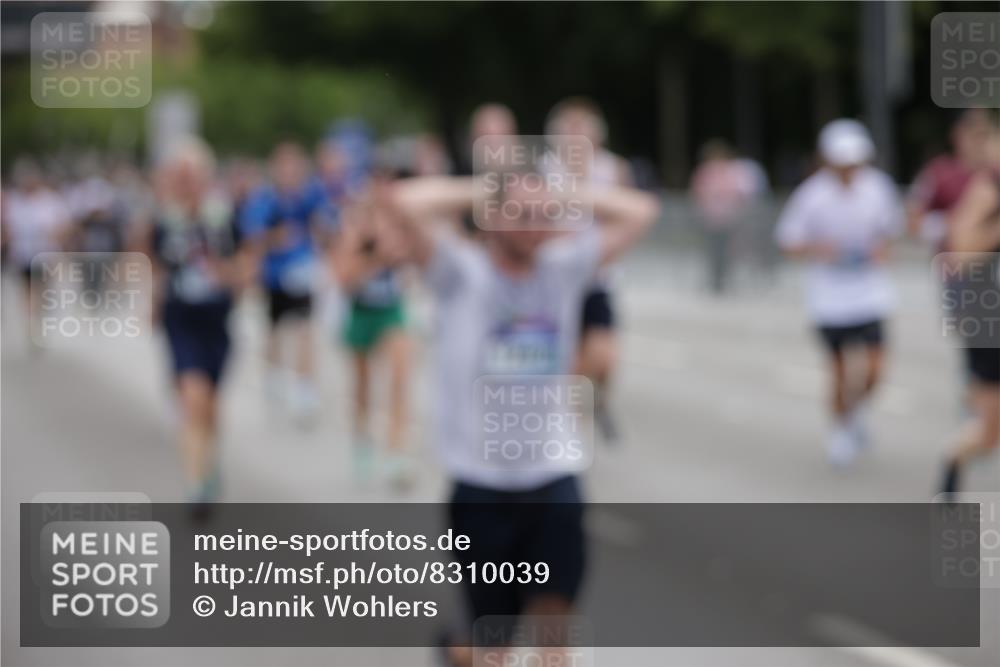 29.06.2025 - hella hamburg halbmarathon Jannik Wohlers http://msf.ph/oto/8310039 29.06.2025 10:38:26 Lombardsbrücke 56, 1232, 1390, 1451, 2524, 2534, 2693, 3307, 3323, 3726, 3927, 4028, 4257, 4259, 4260, 4316, 4320, 4964, 5913, 6875, 7263, 7849, 8367, 8583, 8747, 8783, 9455, 9708, 10554, 10604, 11059, 11635, 11697, 12028, 12072, 12075, 12722, 14557, 14558, 15755, 16181, 16346, 16388, 17333, 18050, 18504 meine-sportfotos.de
