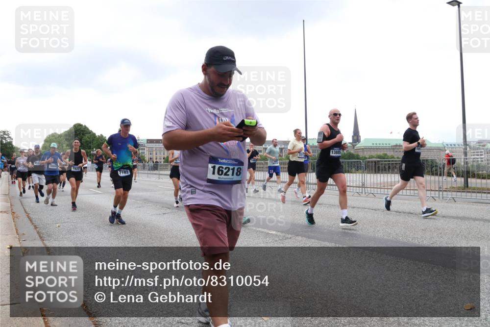29.06.2025 - hella hamburg halbmarathon Lena Gebhardt http://msf.ph/oto/8310054 29.06.2025 10:46:56 Lombardsbrücke 18924, 7827, 2162, 16218, 13885, 1073, 1185, 1286, 1363, 1371, 1375, 1593, 1607, 1720, 1837, 1961, 1999, 2162, 2211, 2320, 2327, 2537, 2555, 2556, 2665, 2697, 2981, 3277, 3406, 3407, 3469, 3734, 3823, 4202, 4239, 4296, 4342, 4355, 4483, 4604, 5111, 5114, 5700, 5796, 5953, 6124, 6161, 6485, 6496, 6740, 7073, 7303, 7412, 7430, 7431, 7767, 7827, 8131, 8477, 8486, 8551, 8553, 8684, 8706, 8967, 9691, 10230, 13969, 14261, 15852, 16882, 16987 meine-sportfotos.de