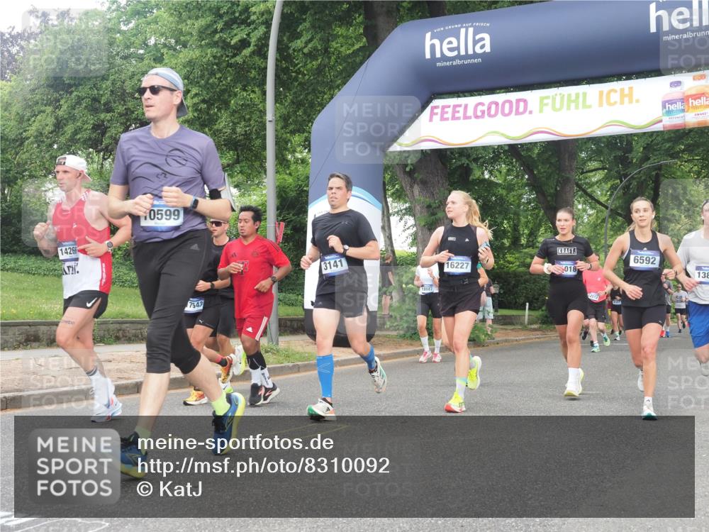 29.06.2025 - hella hamburg halbmarathon KatJ http://msf.ph/oto/8310092 29.06.2025 10:44:32 Zwischen KM18-KM19 1239, 1387, 2656, 3141, 4579, 6592 meine-sportfotos.de