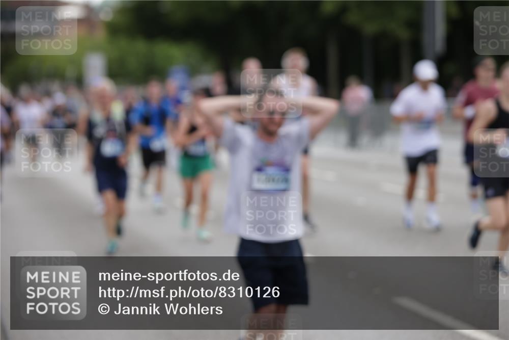 29.06.2025 - hella hamburg halbmarathon Jannik Wohlers http://msf.ph/oto/8310126 29.06.2025 10:38:26 Lombardsbrücke 56, 1232, 1390, 1451, 2524, 2534, 2693, 3307, 3323, 3726, 3927, 4028, 4257, 4259, 4260, 4316, 4320, 4964, 5913, 6875, 7263, 7849, 8367, 8583, 8747, 8783, 9455, 9708, 10554, 10604, 11059, 11635, 11697, 12028, 12072, 12075, 12722, 14557, 14558, 15755, 16181, 16346, 16388, 17333, 18050, 18504 meine-sportfotos.de