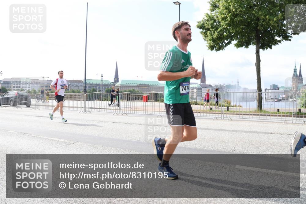 29.06.2025 - hella hamburg halbmarathon Lena Gebhardt http://msf.ph/oto/8310195 29.06.2025 10:12:14 Lombardsbrücke 7474, 1062, 1610, 1790, 1850, 2661, 2963, 2964, 3248, 3262, 3746, 4453, 4499, 4554, 5166, 5176, 5379, 5597, 5598, 6822, 6871, 6966, 7474, 9191, 9253, 9254, 9405, 9705, 10042, 10409, 10581, 10685, 11507, 11509, 11525, 11537, 11581, 11917, 12473, 13171, 13542, 13958, 14060, 14196, 14313, 14384, 14863, 14868, 15137, 16379, 16976, 17638, 17774, 18261, 18395, 18429, 18655 meine-sportfotos.de