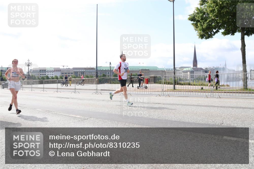 29.06.2025 - hella hamburg halbmarathon Lena Gebhardt http://msf.ph/oto/8310235 29.06.2025 10:12:14 Lombardsbrücke 11509, 260, 1062, 1610, 1790, 1850, 2661, 2963, 2964, 3248, 3262, 3746, 4453, 4499, 4554, 5166, 5176, 5379, 5597, 5598, 6822, 6871, 6966, 7474, 9191, 9253, 9254, 9405, 9705, 10042, 10409, 10581, 10685, 11507, 11509, 11525, 11537, 11581, 11917, 12473, 13171, 13542, 13958, 14060, 14196, 14313, 14384, 14863, 14868, 15137, 16379, 16976, 17638, 17774, 18261, 18395, 18429, 18655 meine-sportfotos.de