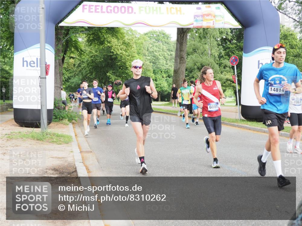 29.06.2025 - hella hamburg halbmarathon MichiJ http://msf.ph/oto/8310262 29.06.2025 10:35:58 Zwischen KM18-KM19 1460, 1884, 2708, 4324, 4601, 5915, 6081, 6134, 7067, 8234, 8927, 9213, 11679, 12534, 13007, 13183, 13672, 13948, 14814, 16149, 17007, 17172, 17979, 18790, 18856 meine-sportfotos.de