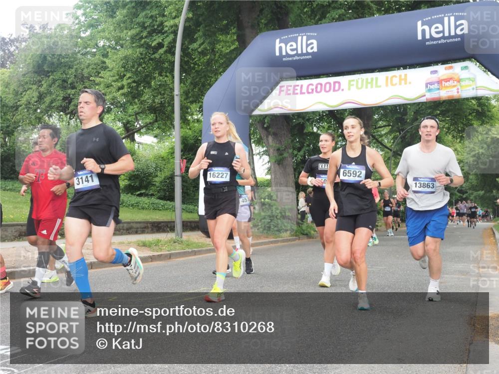 29.06.2025 - hella hamburg halbmarathon KatJ http://msf.ph/oto/8310268 29.06.2025 10:44:33 Zwischen KM18-KM19 1239, 1387, 3141, 4579, 6592 meine-sportfotos.de
