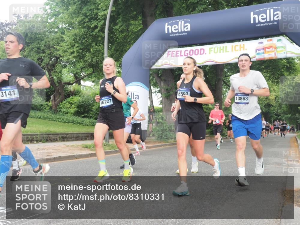 29.06.2025 - hella hamburg halbmarathon KatJ http://msf.ph/oto/8310331 29.06.2025 10:44:33 Zwischen KM18-KM19 1239, 1387, 3141, 4579, 6592 meine-sportfotos.de