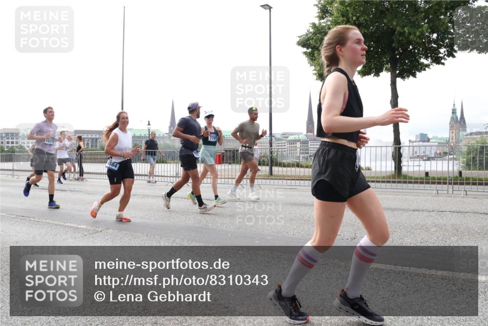 29.06.2025 - hella hamburg halbmarathon Lena Gebhardt http://msf.ph/oto/8310343 29.06.2025 10:37:15 Lombardsbrücke 18578, 6584, 7707, 1022, 1118, 1253, 1276, 1337, 1339, 1488, 1490, 1597, 1819, 1952, 1954, 2016, 2031, 2072, 2104, 2272, 2480, 2486, 2552, 2640, 3127, 3165, 3714, 3873, 3895, 4097, 4347, 4733, 4996, 5146, 5171, 5186, 5224, 5538, 5560, 5640, 5786, 5789, 5790, 5940, 6172, 6359, 6584, 6804, 6821, 6955, 7085, 7202, 7235, 7544, 7707, 7773, 7777, 7823, 8007, 8257, 8258, 8315, 8758, 8811, 8843, 8936, 8937, 9054, 9055, 9295, 9524 meine-sportfotos.de