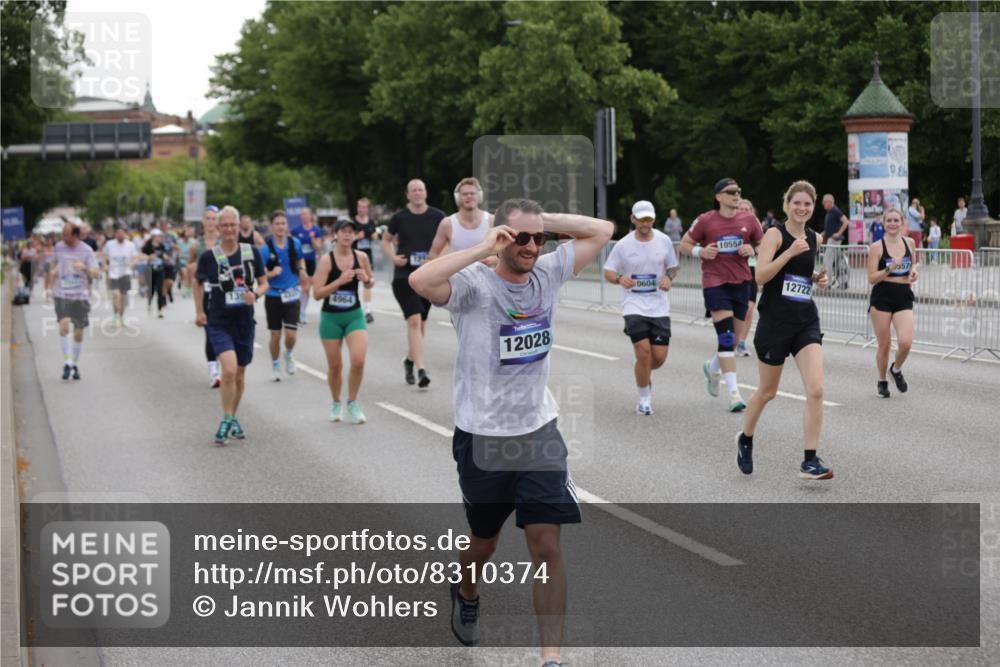 29.06.2025 - hella hamburg halbmarathon Jannik Wohlers http://msf.ph/oto/8310374 29.06.2025 10:38:27 Lombardsbrücke 56, 1232, 1390, 1451, 2524, 2534, 2693, 3307, 3726, 3927, 4257, 4259, 4260, 4316, 4320, 4964, 5913, 6062, 6875, 7263, 7849, 8367, 8583, 8747, 8783, 9455, 9708, 10554, 10604, 11059, 11635, 12028, 12072, 12075, 12722, 13060, 14557, 14558, 14856, 15755, 16181, 16346, 16388, 17333, 18050, 18504 meine-sportfotos.de
