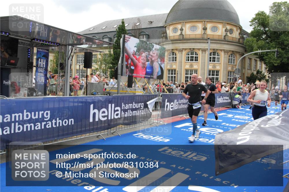 29.06.2025 - hella hamburg halbmarathon Michael Strokosch http://msf.ph/oto/8310384 29.06.2025 10:58:29 Ziel 4550, 4767, 5347, 6138, 7476, 9485, 11808, 14355, 15434, 16531, 17415, 18266, 18891, 19166 meine-sportfotos.de