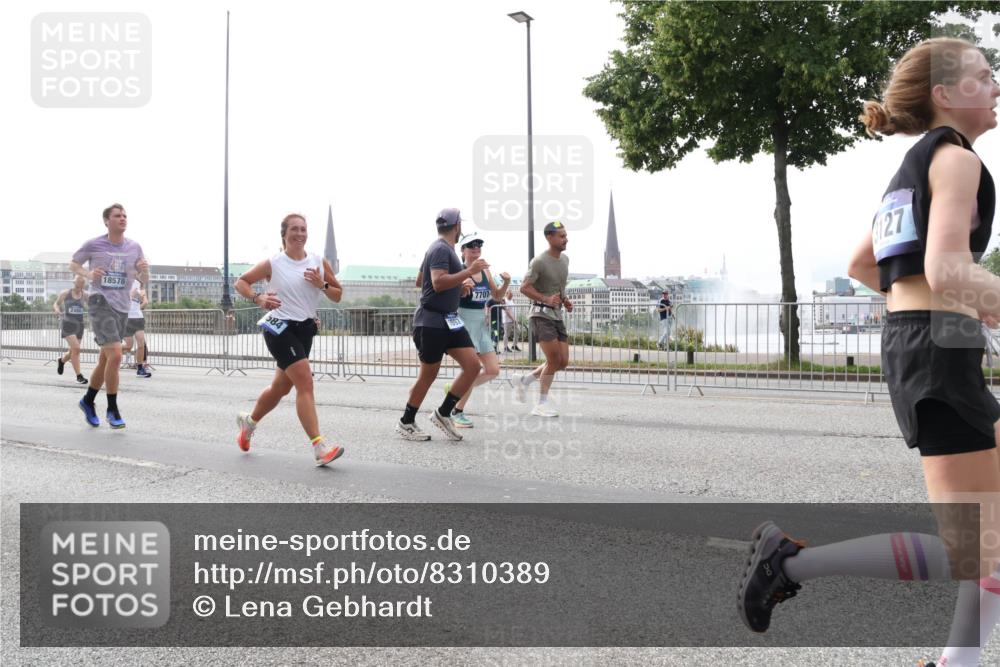 29.06.2025 - hella hamburg halbmarathon Lena Gebhardt http://msf.ph/oto/8310389 29.06.2025 10:37:16 Lombardsbrücke 2480, 18578, 584, 7707, 127, 1022, 1118, 1253, 1276, 1337, 1339, 1488, 1490, 1597, 1819, 1952, 1954, 2016, 2031, 2072, 2104, 2272, 2480, 2486, 2552, 2640, 3127, 3165, 3633, 3714, 3873, 3895, 4097, 4347, 4733, 4996, 5146, 5171, 5186, 5224, 5538, 5560, 5640, 5786, 5789, 5790, 5940, 6172, 6359, 6584, 6804, 6821, 6955, 7085, 7202, 7235, 7544, 7707, 7773, 7777, 7823, 8007, 8257, 8258, 8315, 8758, 8811, 8843, 8936, 8937, 9054, 9055, 9295, 9524 meine-sportfotos.de
