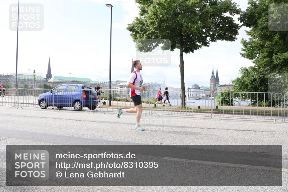 29.06.2025 - hella hamburg halbmarathon Lena Gebhardt http://msf.ph/oto/8310395 29.06.2025 10:12:15 Lombardsbrücke 1062, 1610, 1790, 1850, 2661, 2963, 2964, 3182, 3248, 3262, 3746, 4453, 4499, 4554, 5166, 5176, 5379, 5597, 5598, 6822, 6871, 6966, 7014, 7474, 9191, 9253, 9254, 9405, 9705, 10042, 10409, 10581, 10685, 11507, 11509, 11525, 11537, 11581, 11917, 12473, 13171, 13542, 13958, 14060, 14196, 14313, 14384, 14863, 14868, 15137, 16379, 16473, 16976, 17638, 17774, 18261, 18395, 18429, 18493, 18655 meine-sportfotos.de