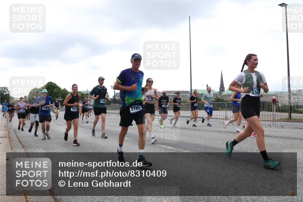 29.06.2025 - hella hamburg halbmarathon Lena Gebhardt http://msf.ph/oto/8310409 29.06.2025 10:46:58 Lombardsbrücke 189, 7827, 2162, 6740, 18, 4342, 1073, 1185, 1286, 1363, 1371, 1375, 1593, 1607, 1720, 1961, 1999, 2162, 2211, 2320, 2327, 2537, 2555, 2556, 2665, 2697, 2981, 3277, 3406, 3407, 3469, 3734, 3823, 4184, 4202, 4239, 4296, 4342, 4355, 4483, 4604, 5111, 5114, 5700, 5796, 5953, 6124, 6161, 6485, 6496, 6740, 6879, 7073, 7412, 7430, 7431, 7767, 7827, 8131, 8477, 8486, 8551, 8553, 8684, 8706, 8967, 9691, 10230, 13969, 14261, 15852, 16882, 16987 meine-sportfotos.de