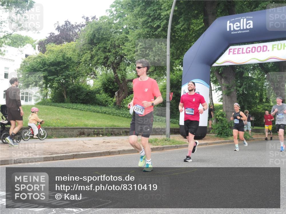 29.06.2025 - hella hamburg halbmarathon KatJ http://msf.ph/oto/8310419 29.06.2025 10:44:36 Zwischen KM18-KM19 1239, 3141, 4579, 6592, 8322 meine-sportfotos.de
