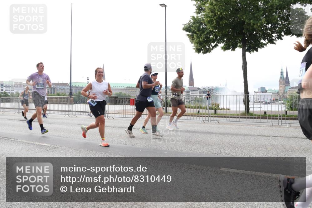 29.06.2025 - hella hamburg halbmarathon Lena Gebhardt http://msf.ph/oto/8310449 29.06.2025 10:37:16 Lombardsbrücke 2480, 18578, 584, 7707, 1022, 1118, 1253, 1276, 1337, 1339, 1488, 1490, 1597, 1819, 1952, 1954, 2016, 2031, 2072, 2104, 2272, 2480, 2486, 2552, 2640, 3127, 3165, 3633, 3714, 3873, 3895, 4097, 4347, 4733, 4996, 5146, 5171, 5186, 5224, 5538, 5560, 5640, 5786, 5789, 5790, 5940, 6172, 6359, 6584, 6804, 6821, 6955, 7085, 7202, 7235, 7544, 7707, 7773, 7777, 7823, 8007, 8257, 8258, 8315, 8758, 8811, 8843, 8936, 8937, 9054, 9055, 9295, 9524 meine-sportfotos.de