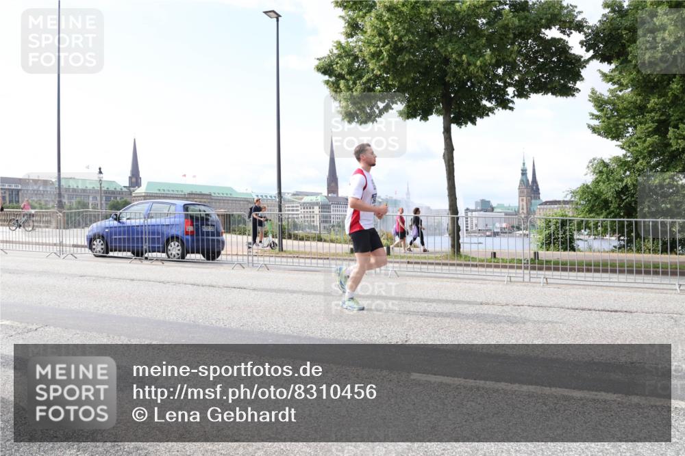 29.06.2025 - hella hamburg halbmarathon Lena Gebhardt http://msf.ph/oto/8310456 29.06.2025 10:12:15 Lombardsbrücke 1062, 1610, 1790, 1850, 2661, 2963, 2964, 3182, 3248, 3262, 3746, 4453, 4499, 4554, 5166, 5176, 5379, 5597, 5598, 6822, 6871, 6966, 7014, 7474, 9191, 9253, 9254, 9405, 9705, 10042, 10409, 10581, 10685, 11507, 11509, 11525, 11537, 11581, 11917, 12473, 13171, 13542, 13958, 14060, 14196, 14313, 14384, 14863, 14868, 15137, 16379, 16473, 16976, 17638, 17774, 18261, 18395, 18429, 18493, 18655 meine-sportfotos.de