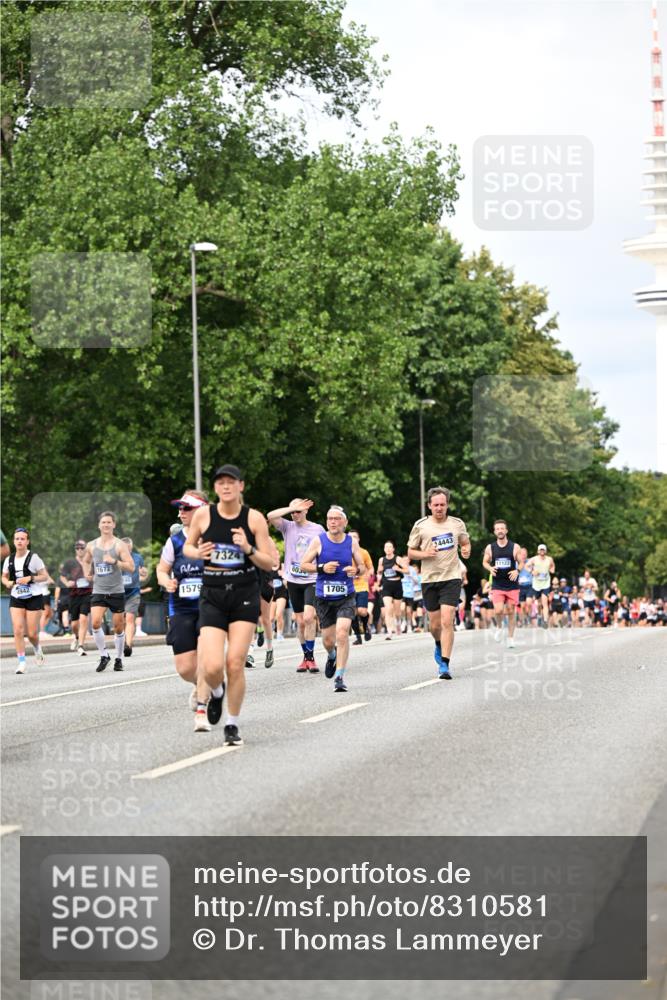 29.06.2025 - hella hamburg halbmarathon Dr. Thomas Lammeyer http://msf.ph/oto/8310581 29.06.2025 10:38:25 Kennedybrücke 1025, 1705, 1764, 1787, 2038, 2276, 2464, 2496, 2510, 2511, 2933, 3145, 3829, 4445, 4479, 4540, 4942, 5096, 5566, 5569, 5609, 5691, 6034, 6109, 6574, 6718, 6727, 7324, 7329, 7644, 8202, 8277, 8282, 9094, 9514, 10007, 10071, 10561, 10564, 11122, 11338, 11432 meine-sportfotos.de