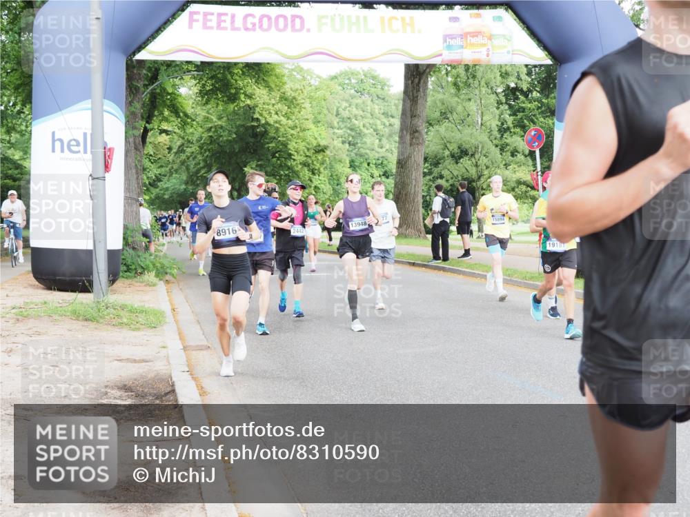 29.06.2025 - hella hamburg halbmarathon MichiJ http://msf.ph/oto/8310590 29.06.2025 10:35:59 Zwischen KM18-KM19 1460, 1884, 2442, 4324, 4377, 4601, 5915, 6081, 6134, 7067, 8234, 8916, 8927, 9213, 11679, 12534, 13007, 13183, 13672, 13948, 14814, 16149, 17007, 17172, 17979, 18790, 18856, 19181 meine-sportfotos.de