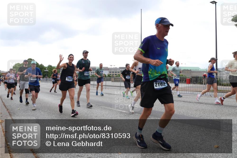 29.06.2025 - hella hamburg halbmarathon Lena Gebhardt http://msf.ph/oto/8310593 29.06.2025 10:46:58 Lombardsbrücke 18924, 7827, 5700, 18881, 6, 2162, 18, 1073, 1185, 1286, 1363, 1371, 1375, 1593, 1607, 1720, 1961, 1999, 2162, 2211, 2320, 2327, 2537, 2555, 2556, 2665, 2697, 2981, 3277, 3406, 3407, 3469, 3734, 3823, 4184, 4202, 4239, 4296, 4342, 4355, 4483, 4604, 5111, 5114, 5700, 5796, 5953, 6124, 6161, 6485, 6496, 6740, 6879, 7073, 7412, 7430, 7431, 7767, 7827, 8131, 8477, 8486, 8551, 8553, 8684, 8706, 8967, 9691, 10230, 13969, 14261, 15852, 16882, 16987 meine-sportfotos.de