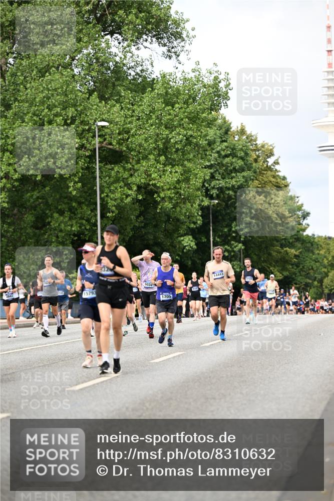 29.06.2025 - hella hamburg halbmarathon Dr. Thomas Lammeyer http://msf.ph/oto/8310632 29.06.2025 10:38:25 Kennedybrücke 1025, 1705, 1764, 1787, 2038, 2276, 2464, 2496, 2510, 2511, 2933, 3145, 3829, 4445, 4479, 4540, 4942, 5096, 5566, 5569, 5609, 5691, 6034, 6109, 6574, 6718, 6727, 7324, 7329, 7644, 8202, 8277, 8282, 9094, 9514, 10007, 10071, 10561, 10564, 11122, 11338, 11432 meine-sportfotos.de