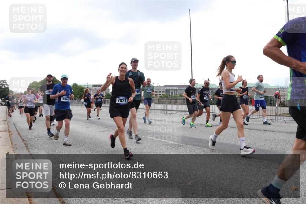 29.06.2025 - hella hamburg halbmarathon Lena Gebhardt http://msf.ph/oto/8310663 29.06.2025 10:46:59 Lombardsbrücke 5700, 460, 18315, 7459, 18924, 140, 7827, 18, 1073, 1185, 1286, 1363, 1371, 1375, 1593, 1607, 1720, 1961, 1999, 2162, 2211, 2320, 2327, 2537, 2555, 2556, 2665, 2981, 3277, 3406, 3407, 3469, 3734, 3823, 4184, 4202, 4239, 4296, 4342, 4355, 4483, 4604, 5111, 5114, 5700, 5796, 5953, 6124, 6161, 6485, 6496, 6740, 6879, 7073, 7412, 7430, 7431, 7767, 7827, 8131, 8477, 8486, 8551, 8553, 8684, 8706, 8967, 9691, 10230, 13969, 14261, 15852, 16882, 16987 meine-sportfotos.de