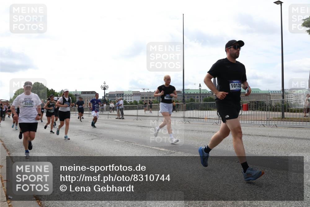 29.06.2025 - hella hamburg halbmarathon Lena Gebhardt http://msf.ph/oto/8310744 29.06.2025 10:21:58 Lombardsbrücke 6805, 360, 10125, 1003, 1072, 1158, 1191, 1250, 1294, 1419, 1668, 1958, 1963, 2009, 2063, 2172, 2315, 2353, 2514, 2529, 2744, 3050, 3172, 3458, 3606, 3768, 3770, 3825, 3826, 3995, 4046, 4289, 4366, 4375, 4376, 4697, 5122, 5412, 5641, 5759, 5957, 6086, 6475, 6676, 6805, 6881, 6977, 7075, 7162, 7612, 7672, 8286, 8431, 8715, 8860, 8884, 8896, 8954, 8959, 9002, 9062, 9369, 9483, 9499, 9532, 10874 meine-sportfotos.de